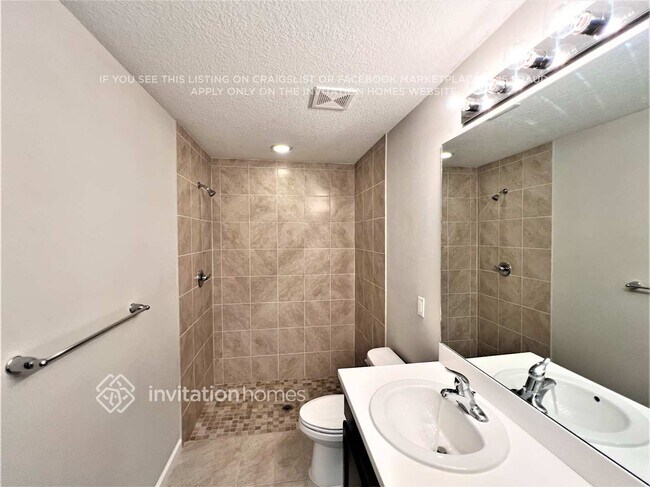 Building Photo - 832 SE Starflower Ave