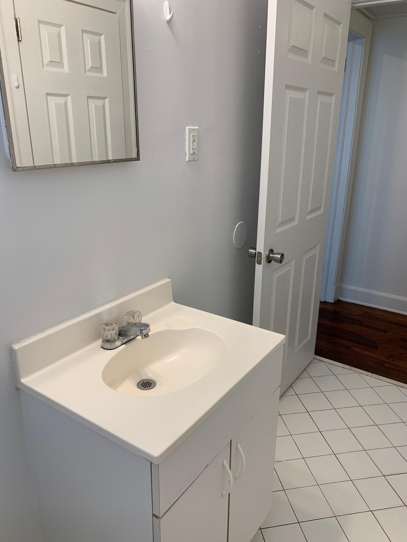 Bath - 768 Acosta St