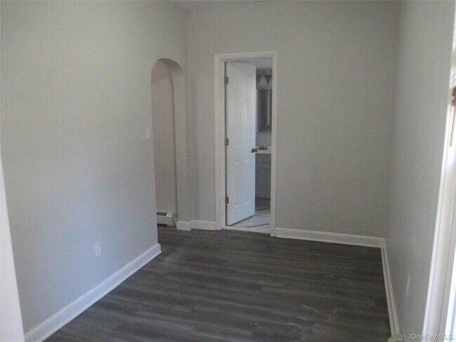 Building Photo - 40 W Broad St