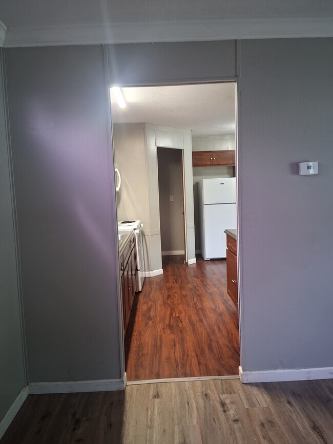 Building Photo - 252 Golden Crest Dr