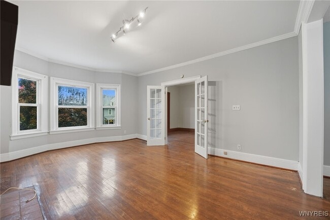Building Photo - 449 Bird Ave