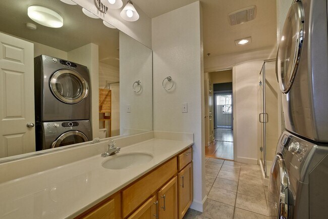 Building Photo - Downtown Mountain View l Stylish Home