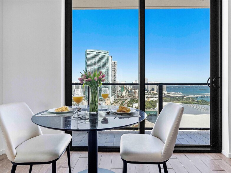 Building Photo - 398 NE 5th St