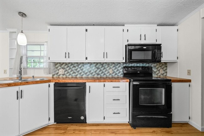 Building Photo - 315 Riverview Dr