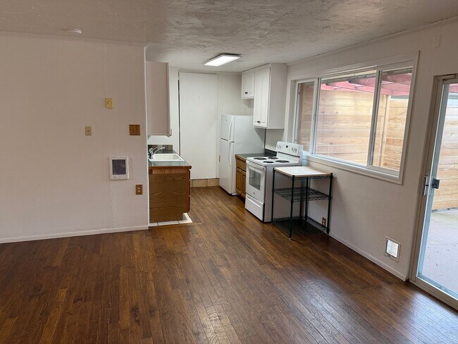 Building Photo - Charming 1-bedroom, 1-bath apartment in the Santa Clara area!