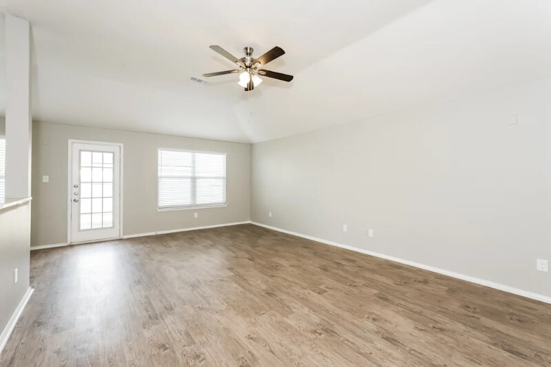 Building Photo - 405 Heritage Dr