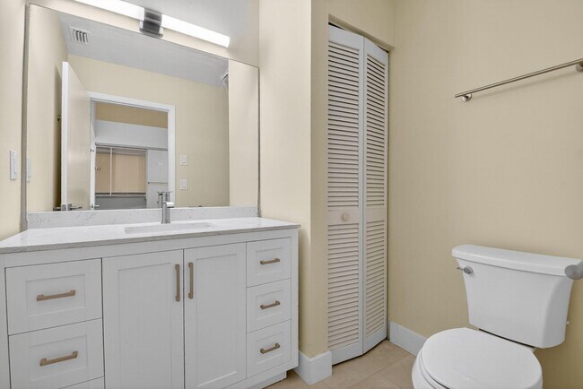 Building Photo - 8081 Cassia Dr