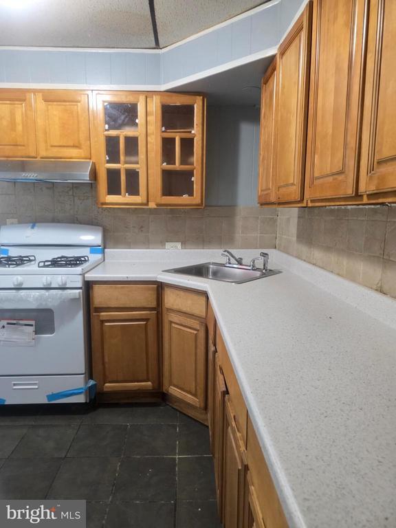 Building Photo - 556 N Wanamaker St