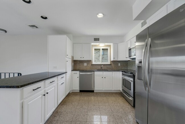 Building Photo - 2413 Hammett Ave