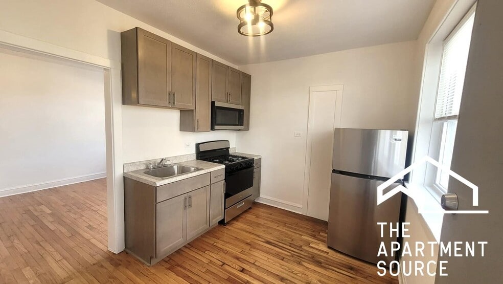 Building Photo - 1107 N Avers Ave