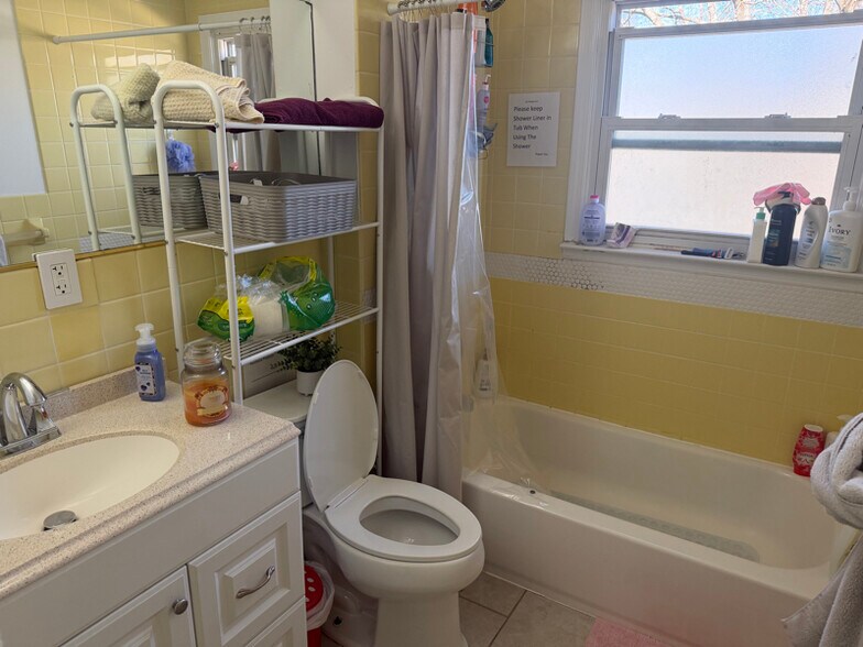 Building Photo - 121 Oregon Ave