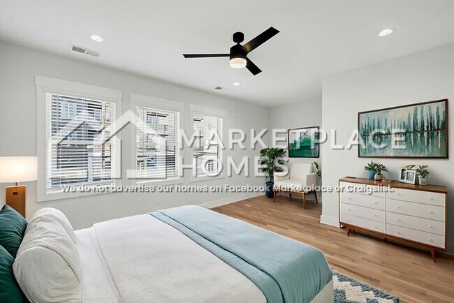 Building Photo - 1034 E Trinity Ln