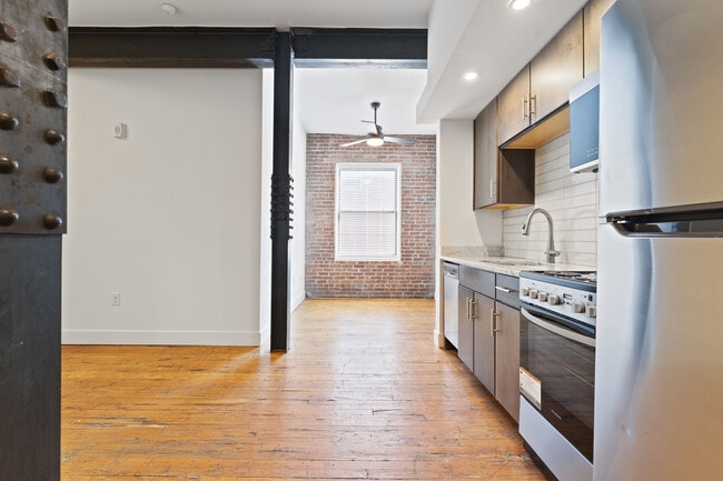 Interior Photo - Landmark at Marshall Broad