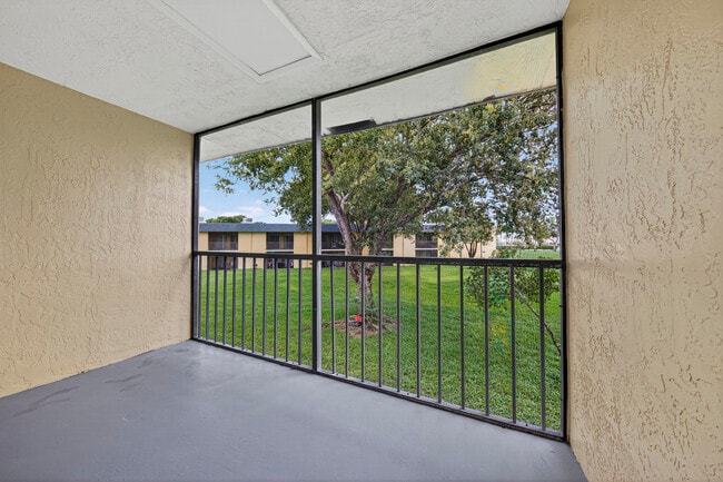 Building Photo - 913 Meadows Cir