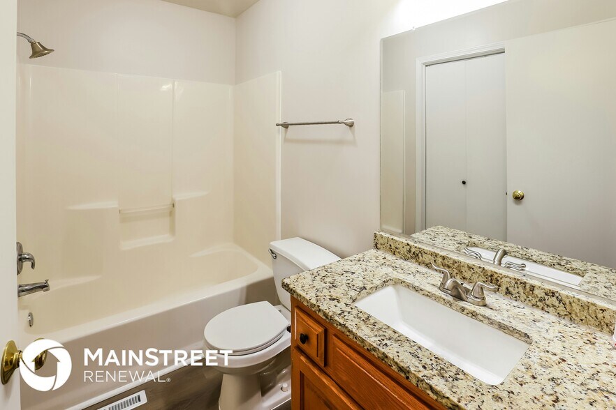 Building Photo - 10926 Rowland Ave