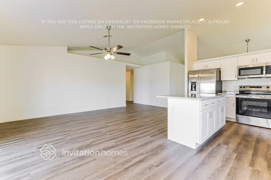 Building Photo - 2834 E Oakland Ct