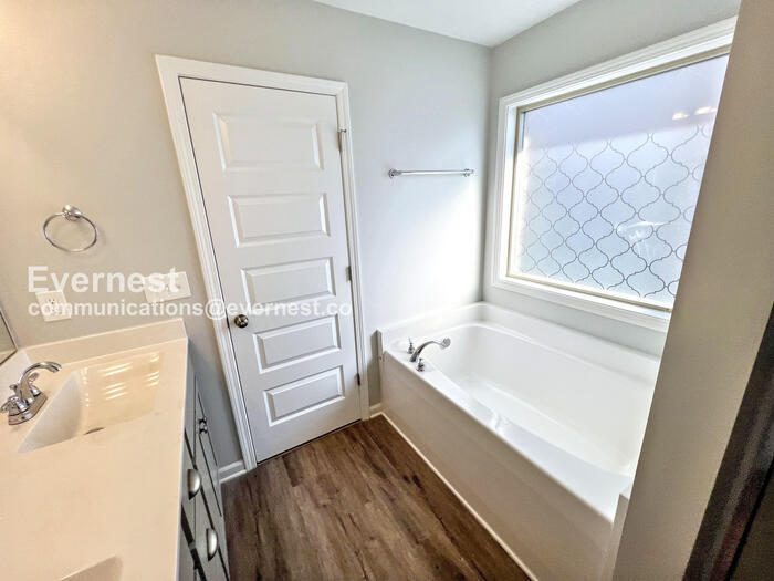 Building Photo - 264 Fenrose Dr