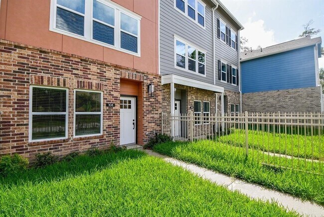 Building Photo - 5262 Ella Blvd