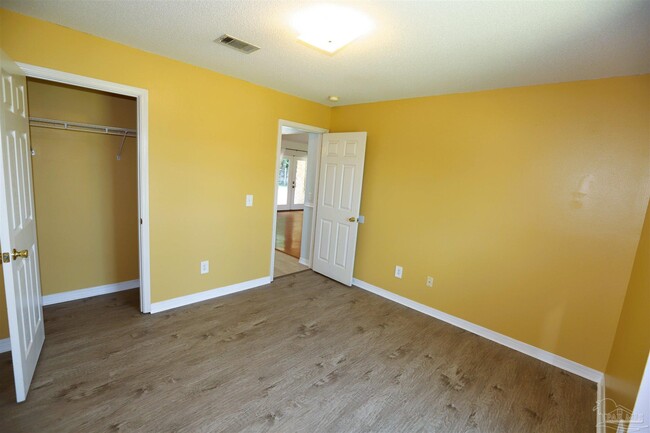 Building Photo - 1452 Roebling Tr