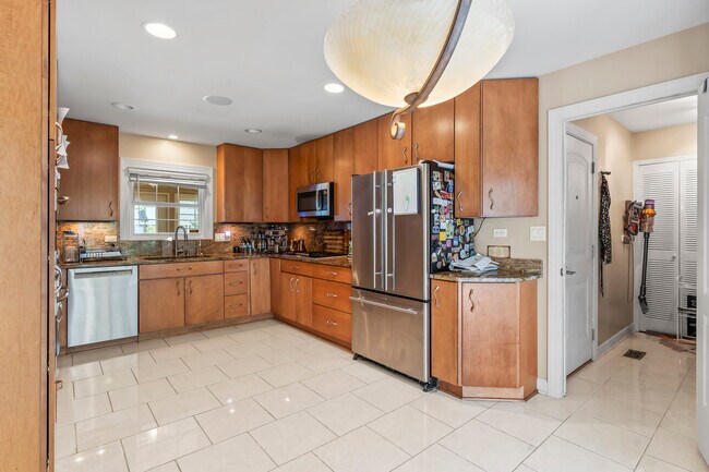 Building Photo - 641 Silver Rock Ln