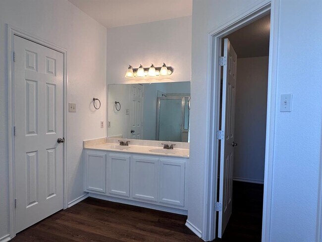 Building Photo - 12720 Waynespur Ln