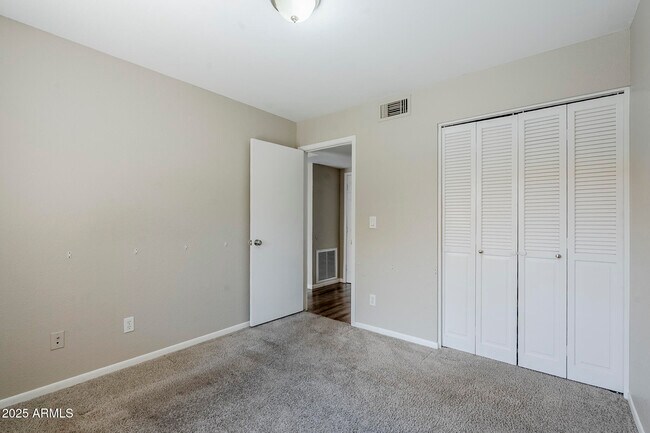 Building Photo - 818 S Westwood