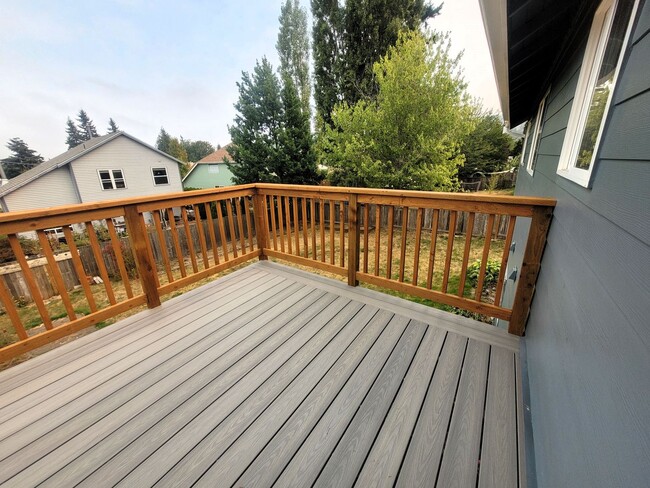 Building Photo - Charming Split-level 4 Bedroom Home - E Mc...