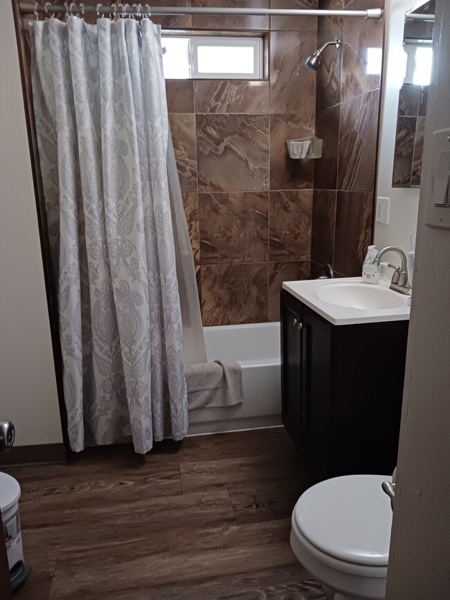 Building Photo - 4937-4959 Olivewood Ave