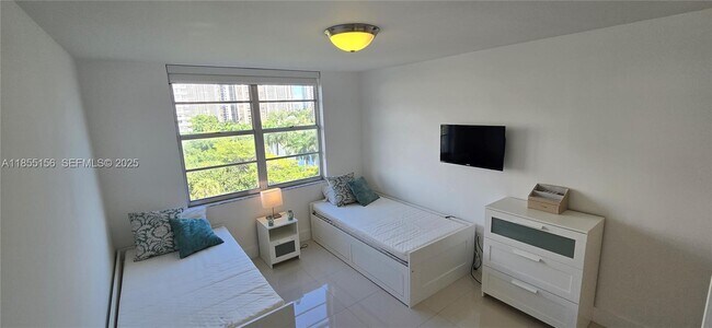 Building Photo - 2801 NE 183rd St