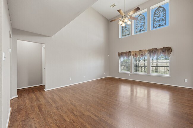 Building Photo - 26038 Palmdale Estate Dr