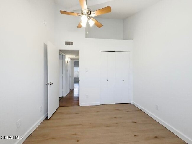 Building Photo - 10916 Loma De Luz Pl