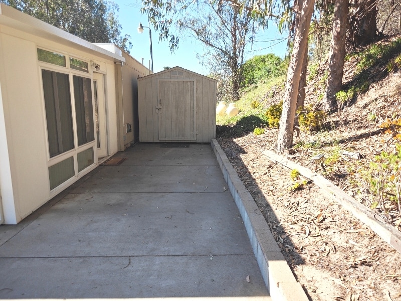 Building Photo - 955 Via Solana