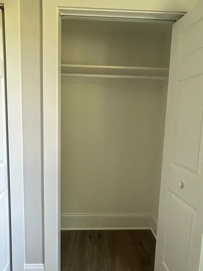 Building Photo - 3 Bedroom 2 Bathroom