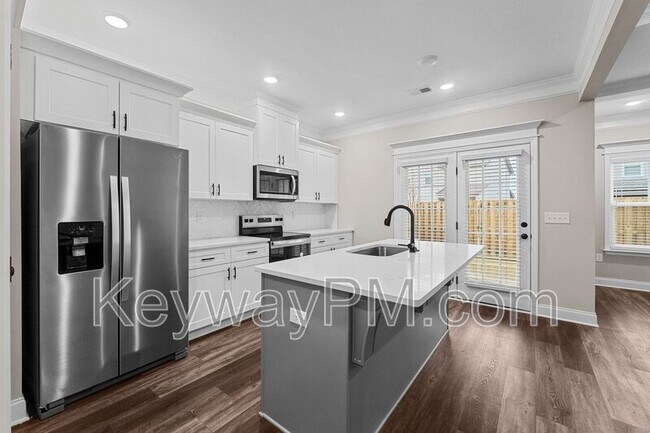 Building Photo - 3070 Venetian Dr