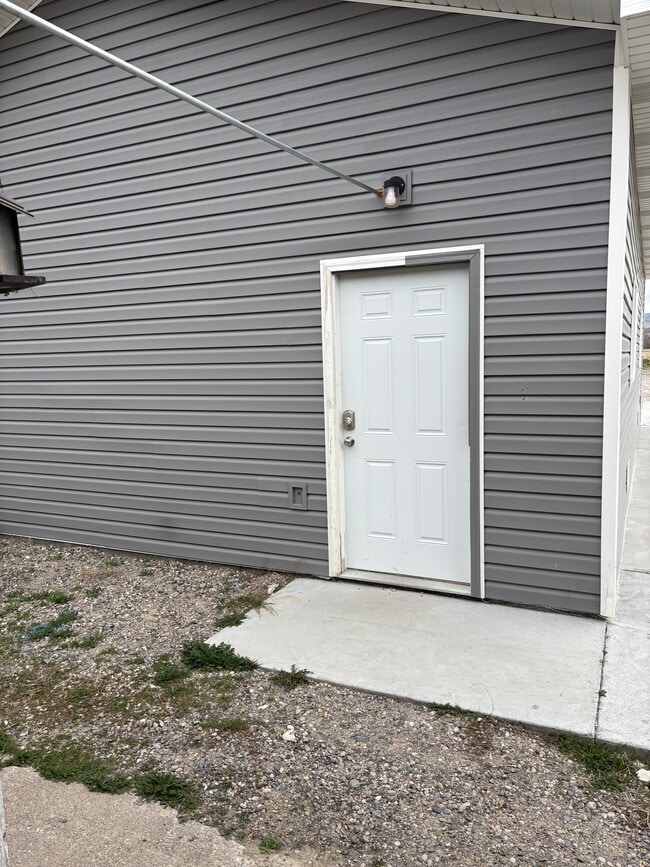 Building Photo - 901 E 800 N