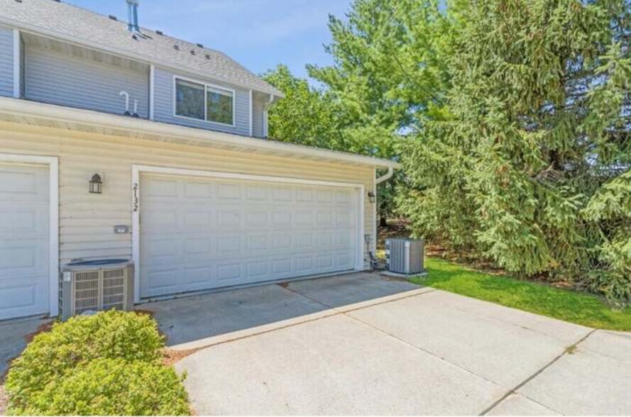 Building Photo - 2132 Ridgeview Cir