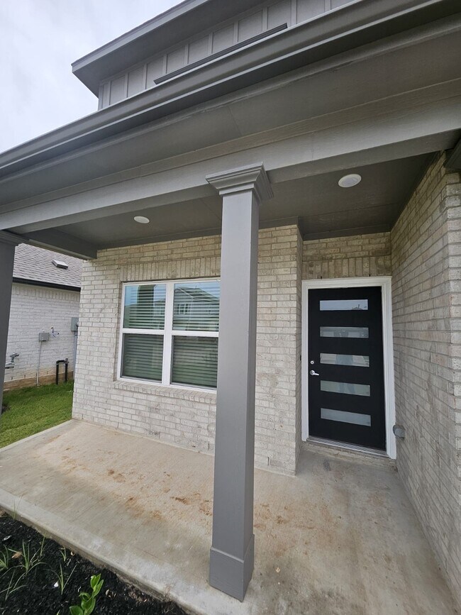 Building Photo - 2727 Crested Creek Ln