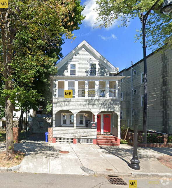 Building Photo - 678 Bennington St