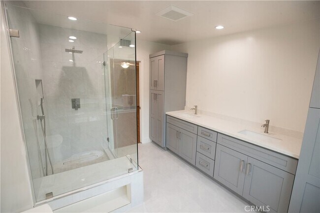 Building Photo - 13139 Valleyheart Dr