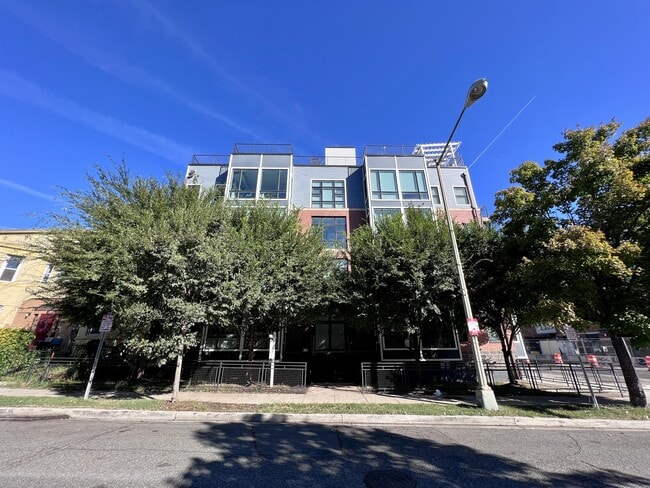 Building Photo - 340 Adams St NE