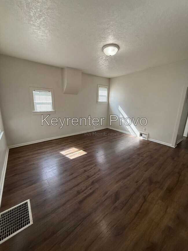 Building Photo - 153 200 S