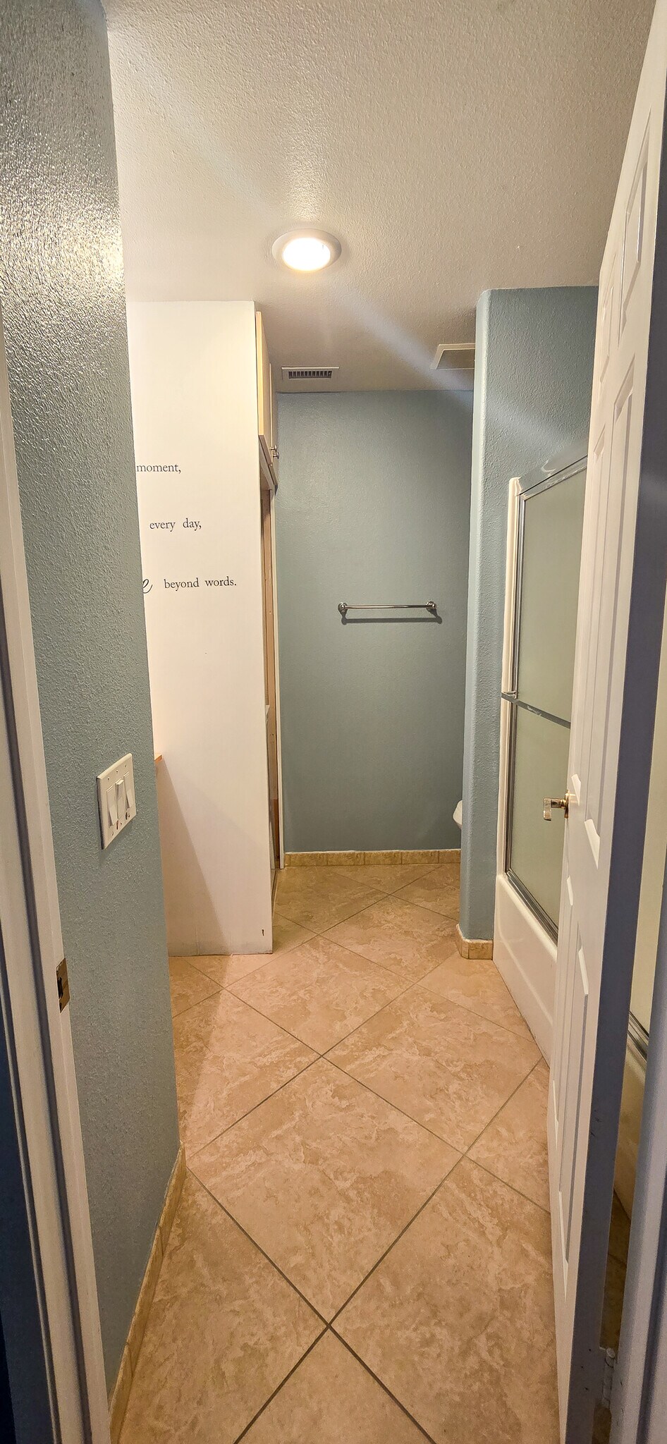 Second bathroom - 19195 Shoreline Ln
