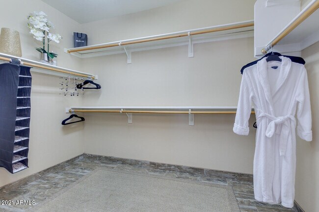 Building Photo - 3922 E Carson Rd