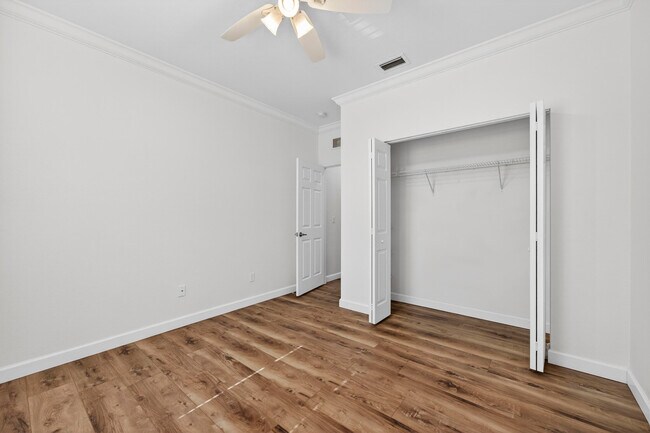 Building Photo - 10384 Wellington Parc Dr