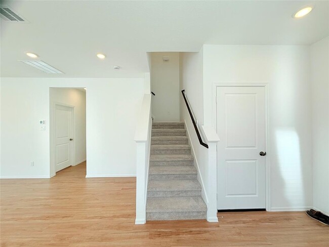 Building Photo - 6310 Barrington Clf Trl