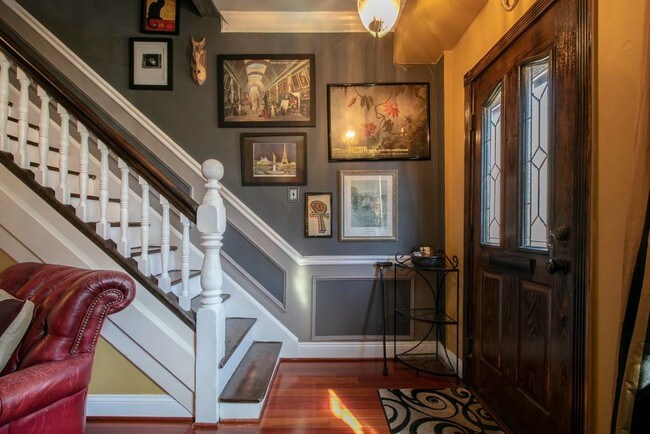 Building Photo - 730 6th St NE