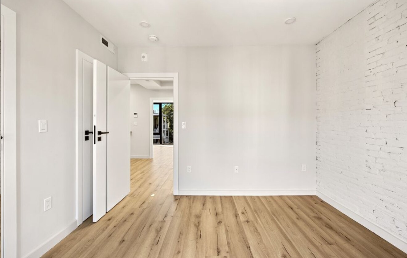 Building Photo - 17 Willow St