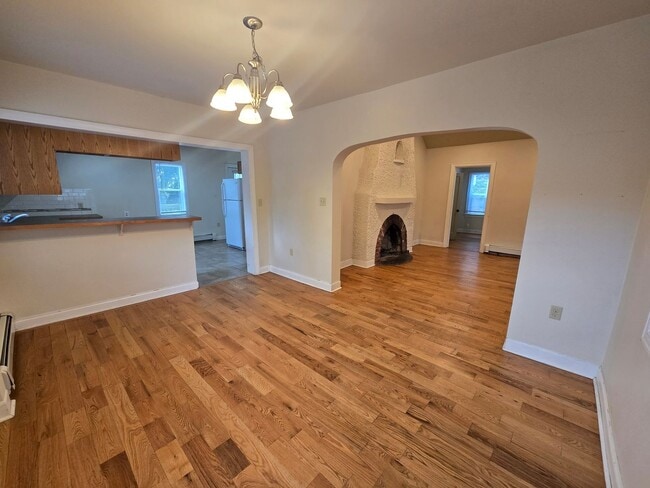 Building Photo - Large Beautiful South Hill Home! Available...