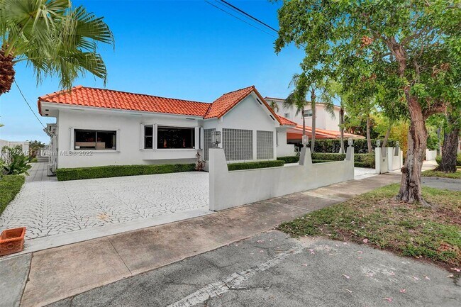 Building Photo - 1411 N Biscayne Point Rd