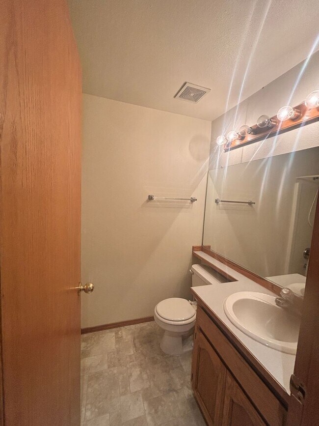 Building Photo - Spacious Tri-Level On Corner Lot